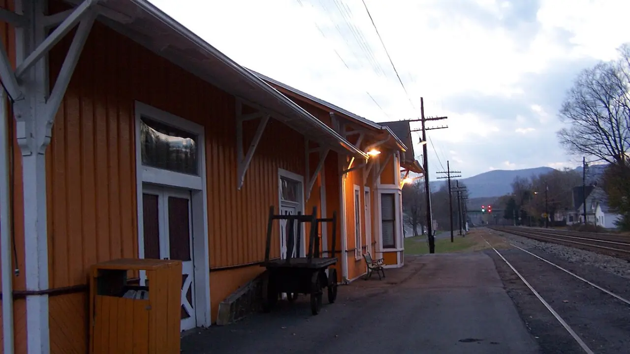 Amtrak Train Station Alderson (ALD)