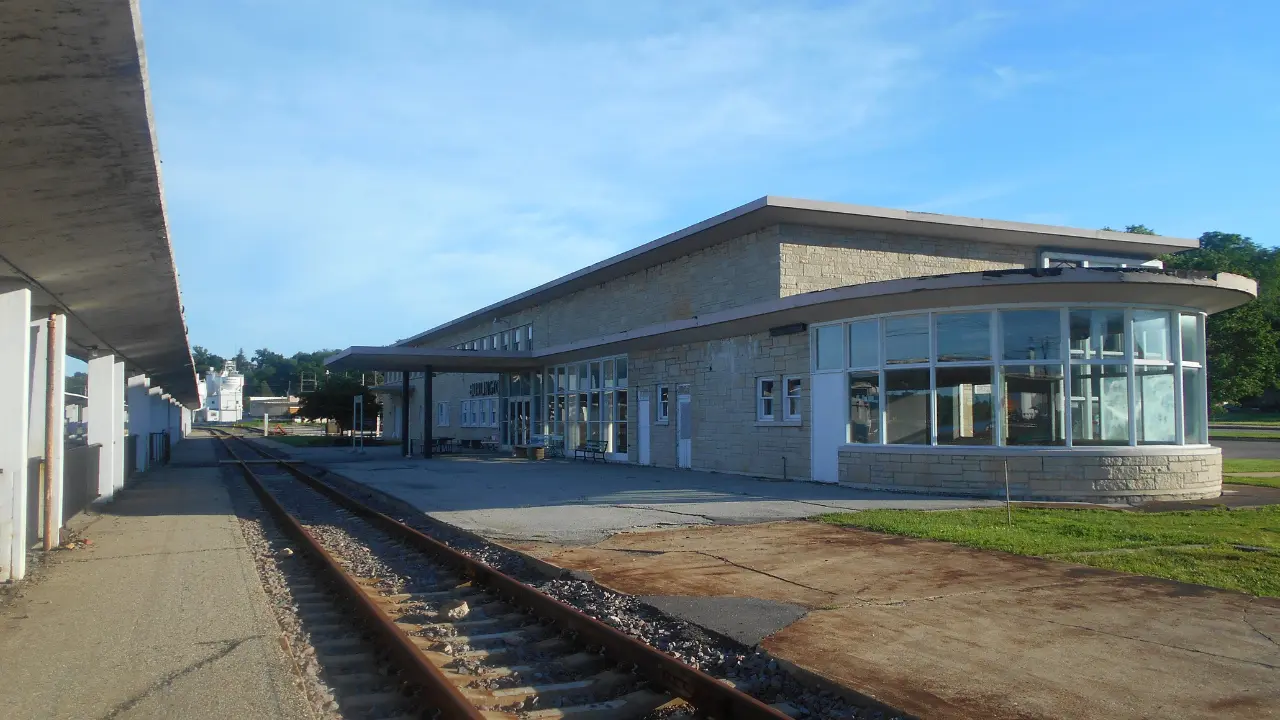 Amtrak Train Station Burlington Station, IA (BRL)