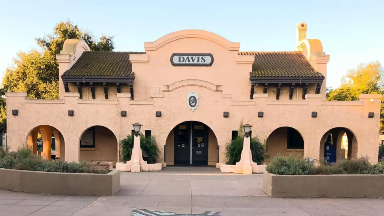 Amtrak Train Station Davis, CA (DAV)