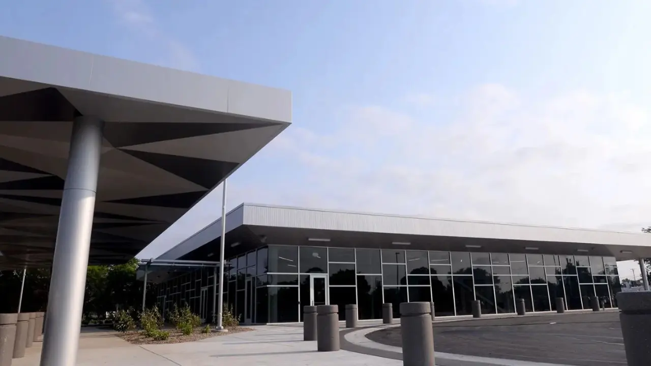Amtrak Train Station East Lansing, MI (LNS)