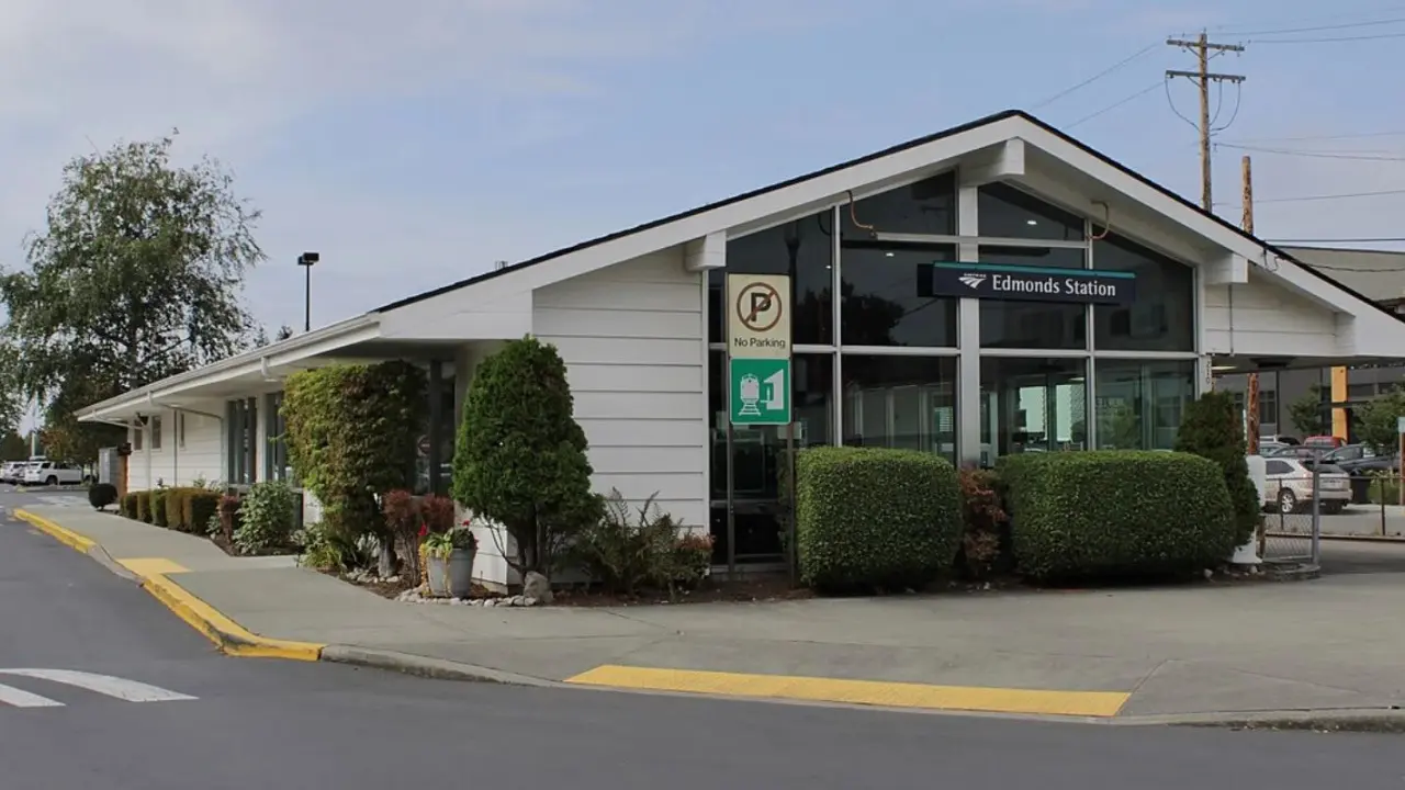 Amtrak Train Station Edmonds, WA (EDM)