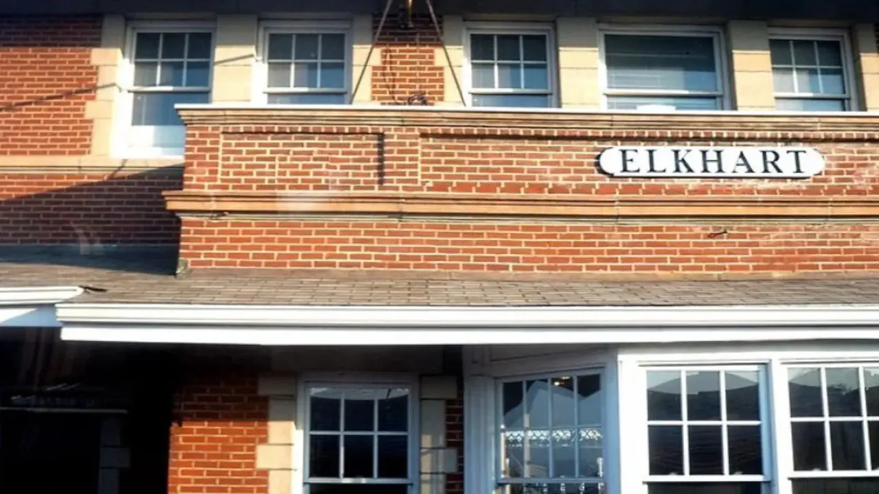 Amtrak Train Station Elkhart, IN (EKH)