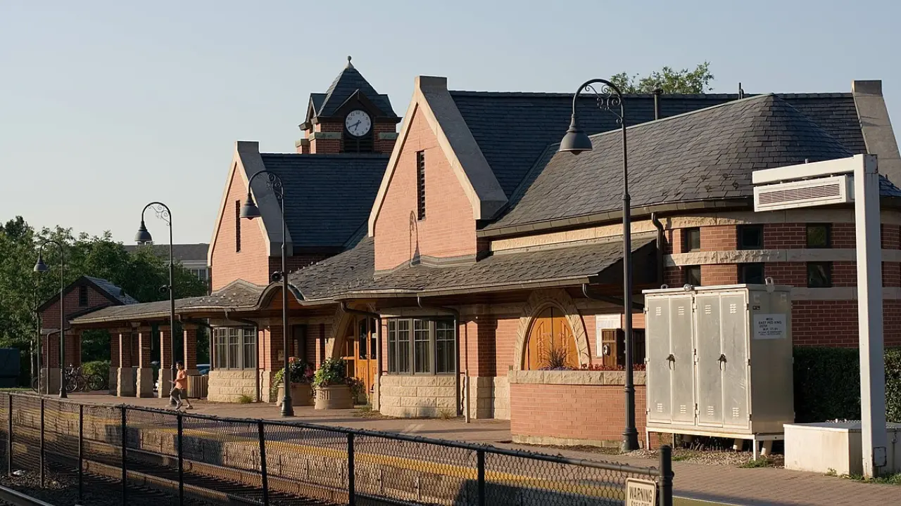 Amtrak Train Station Glenview, IL (GLN)
