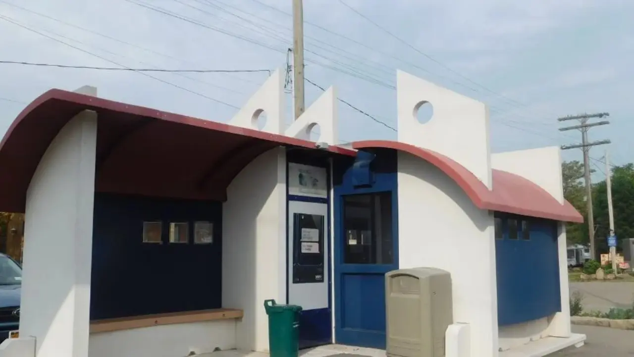 Amtrak Train Station Grimsby, ON (GMS)