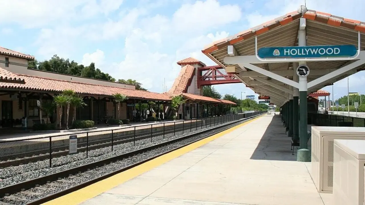 Amtrak Train Station Hollywood, FL (HOL)