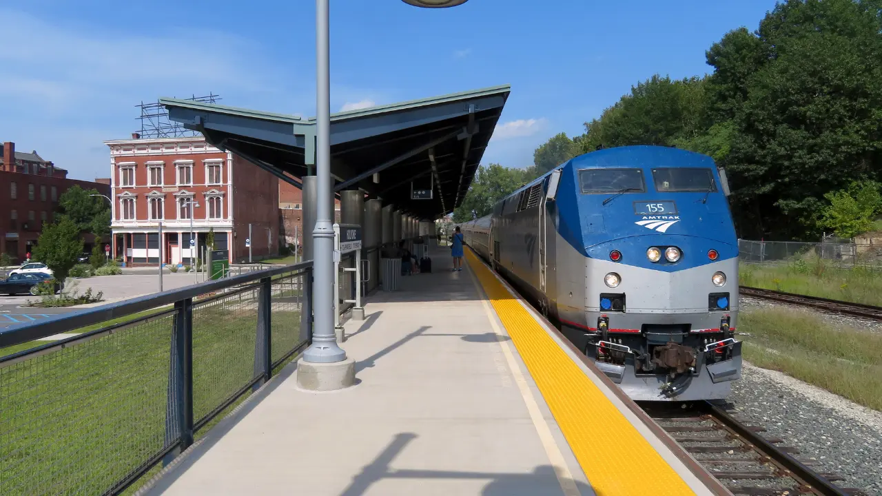 Amtrak Train Station Holyoke, MA (HLK)