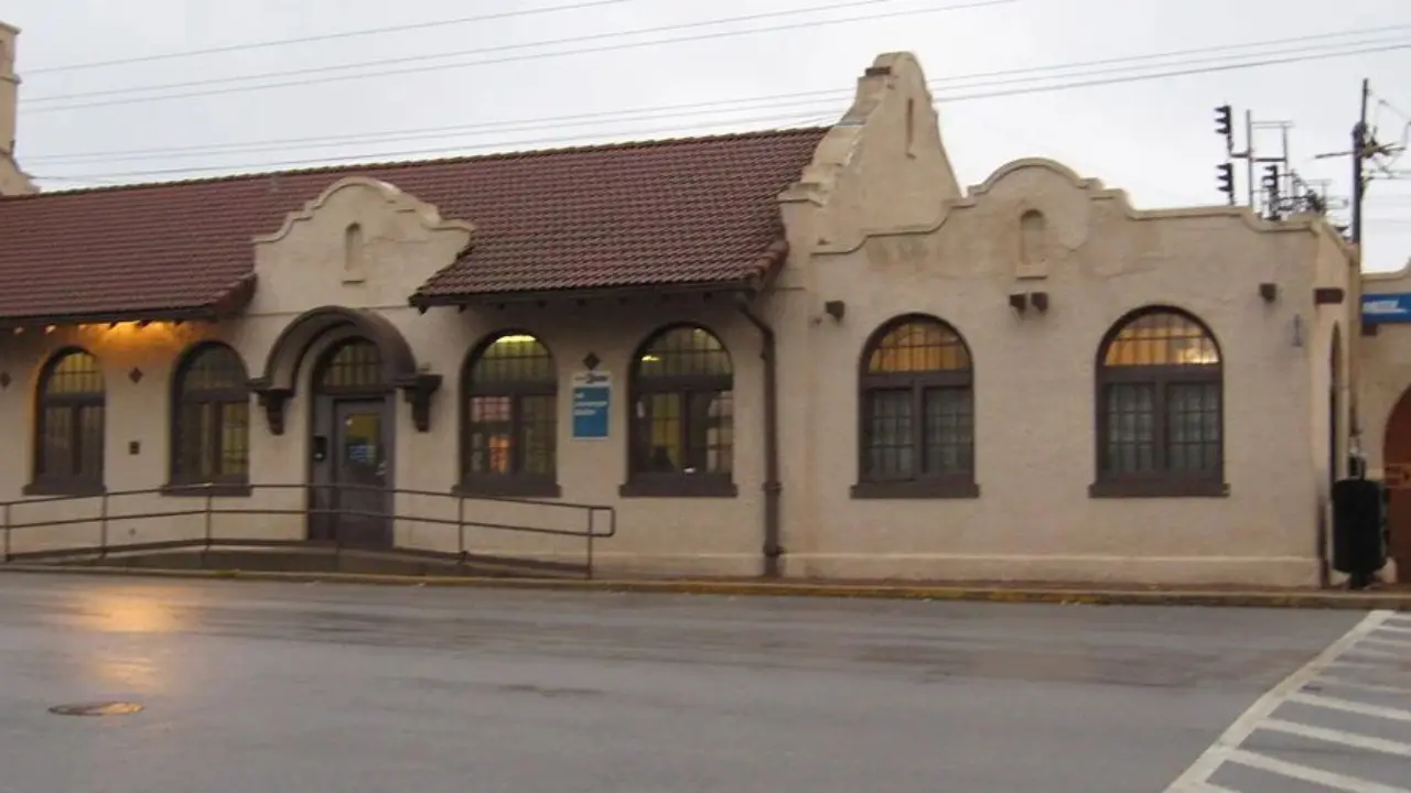 Amtrak Train Station Homewood, IL (HMW)
