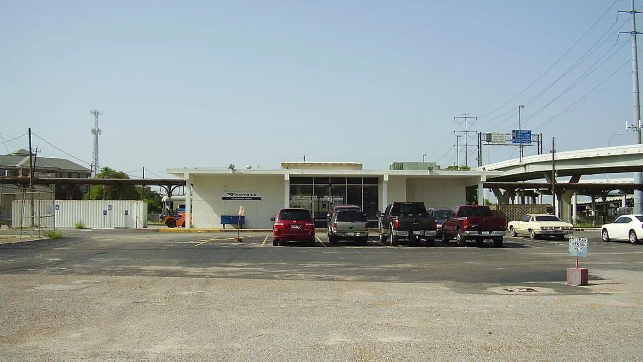 Amtrak Train Station Houston, TX (HOS)
