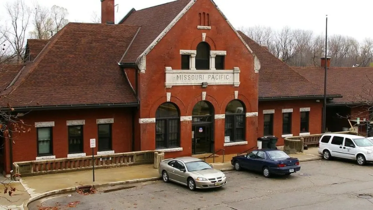 Amtrak Train Station Jefferson City, MO (JEF)