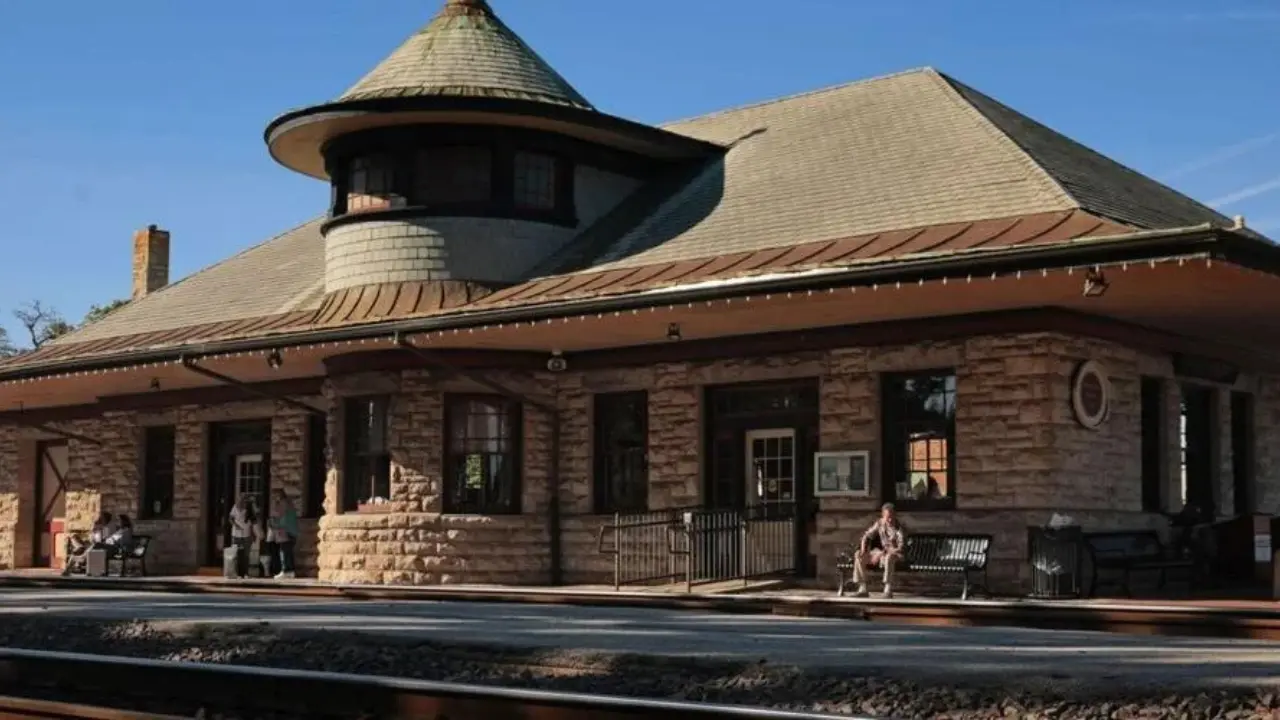 Amtrak Train Station Kirkwood, MO (KWD)