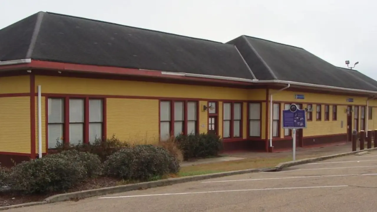 Amtrak Train Station McComb, MS (MCB)