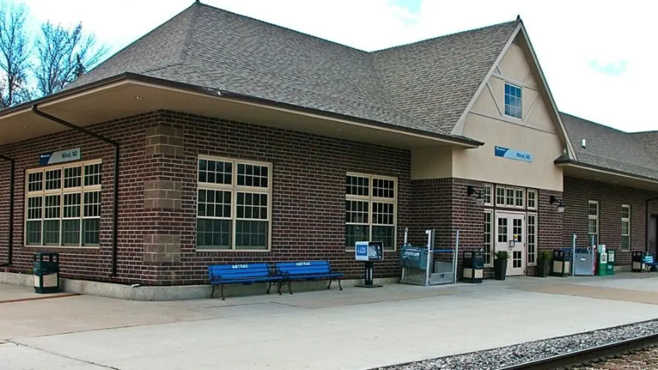 Amtrak Train Station Minot, ND (MOT)