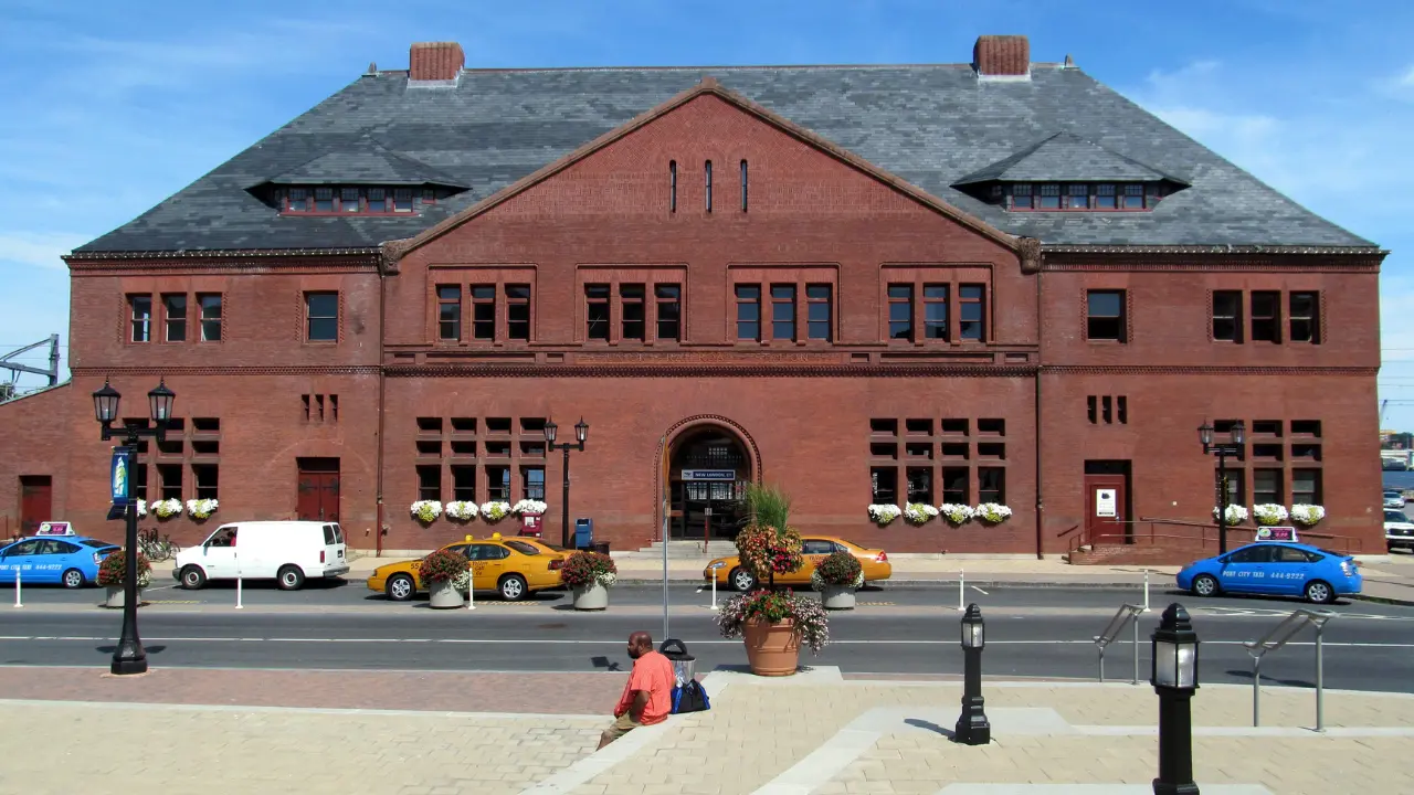 Amtrak Train Station New London, CT (NLC)
