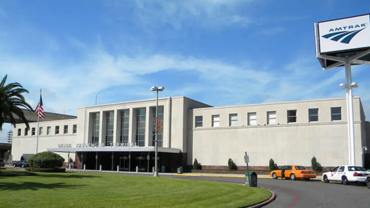 Amtrak Train Station New Orleans, LA (NOL)