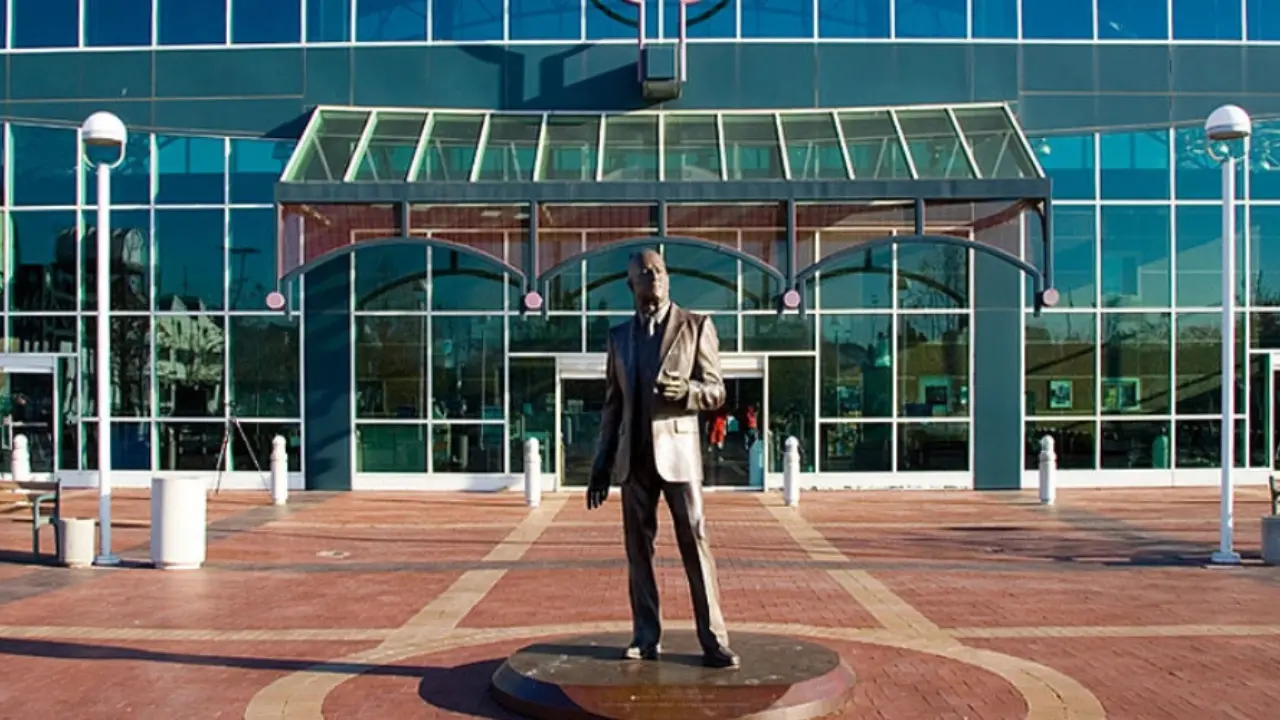 Amtrak Train Station Oakland Coliseum, CA (OAC)