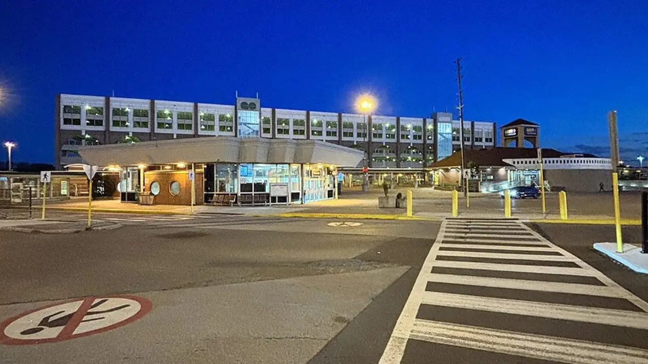 Amtrak Train Station Oakville, ON (OKL)