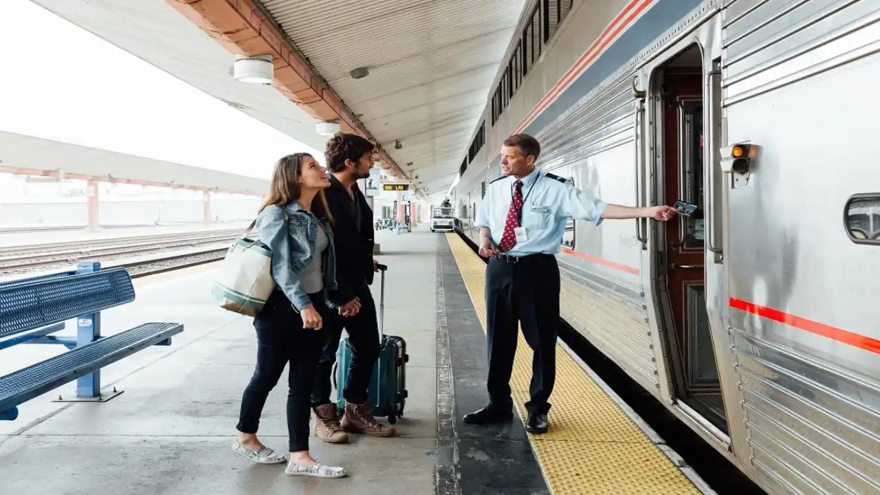 Unwritten Amtrak Etiquette Rules: Everything Passengers Should Know