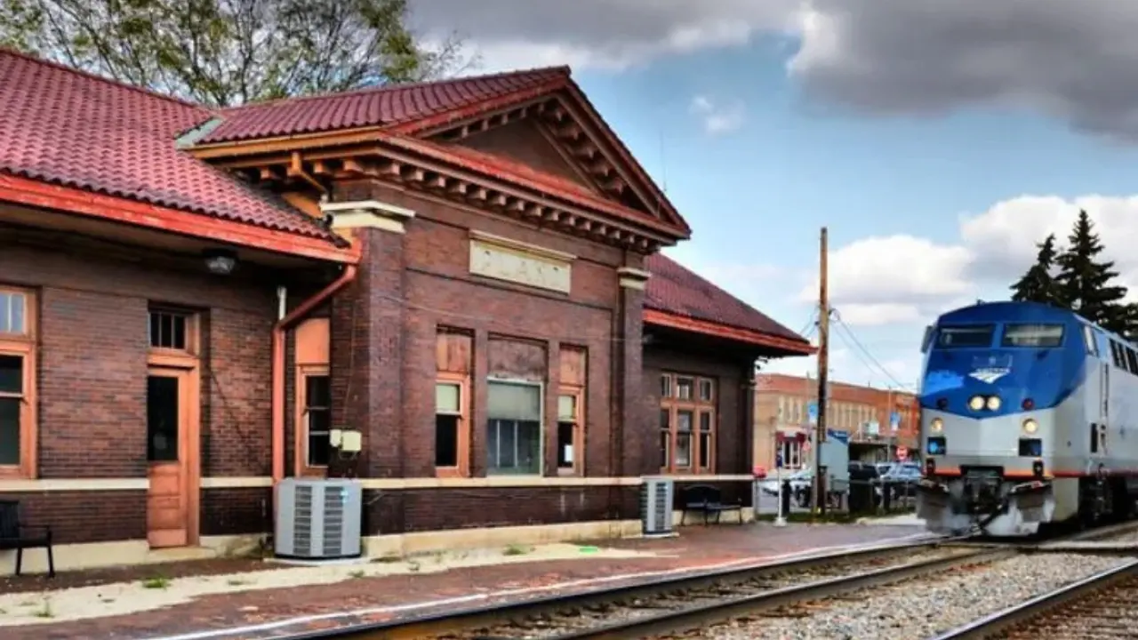 Amtrak Train Station Plano, IL (PLO)