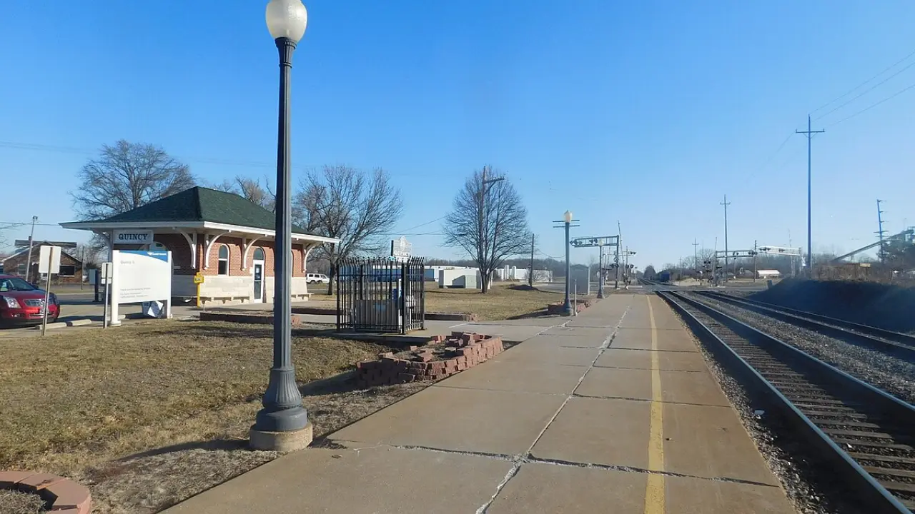 Amtrak Train Station Quincy, IL (QCY)