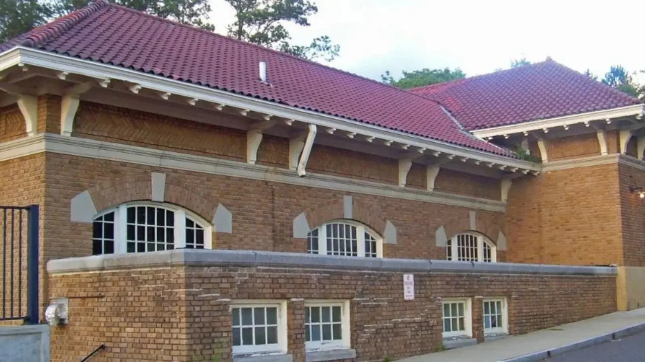 Amtrak Train Station Rhinecliff-Kingston, NY (RHI)