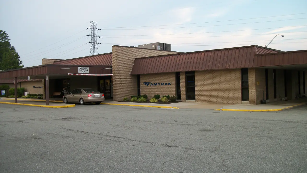 Amtrak Train Station Richmond Staples Mill Road, VA (RVR)
