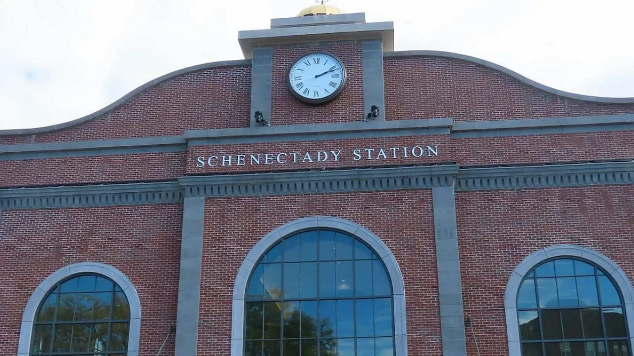 Amtrak Train Station Schenectady, NY (SDY)