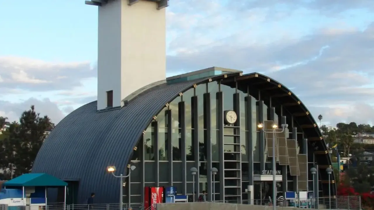 Amtrak Train Station Solana Beach, CA (SOL)