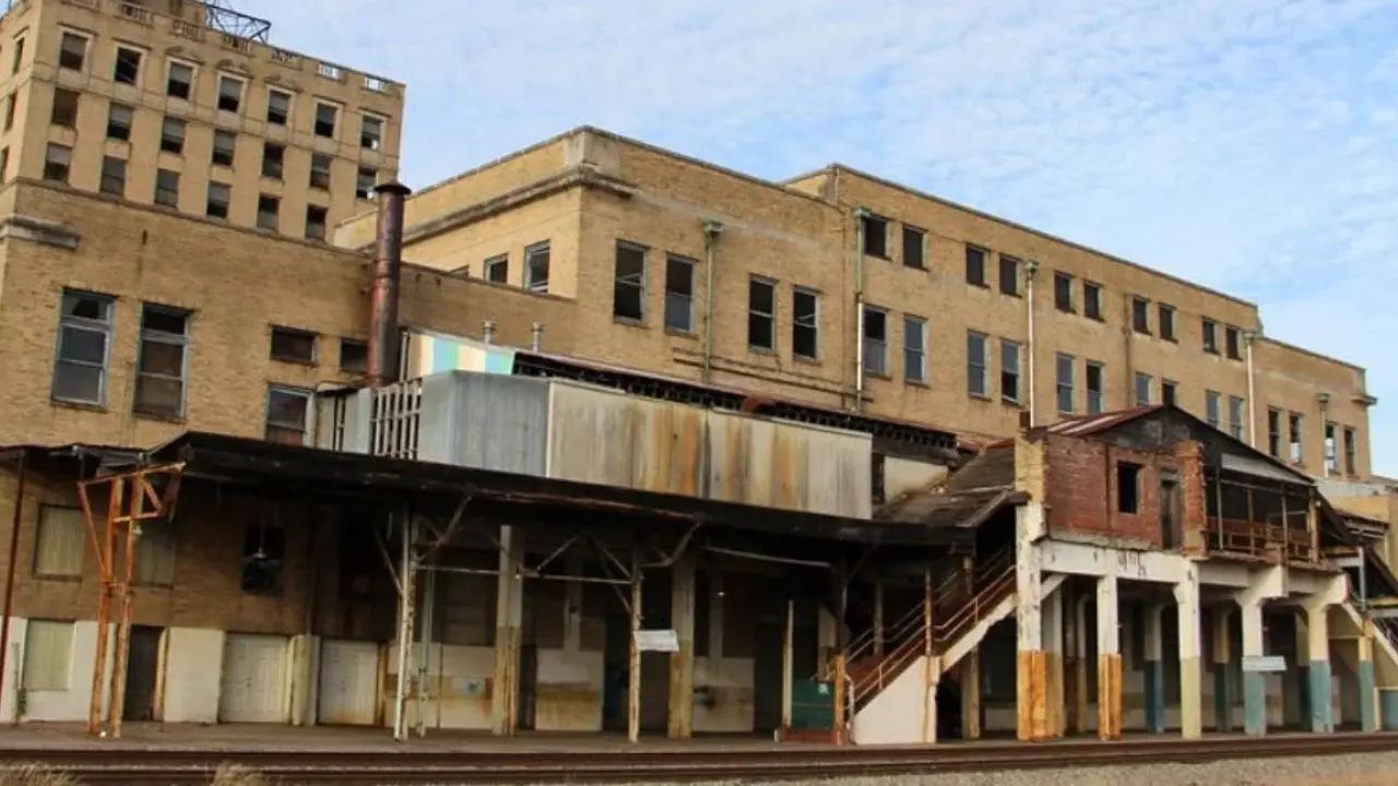 Amtrak Train Station Texarkana, AR (TXA)