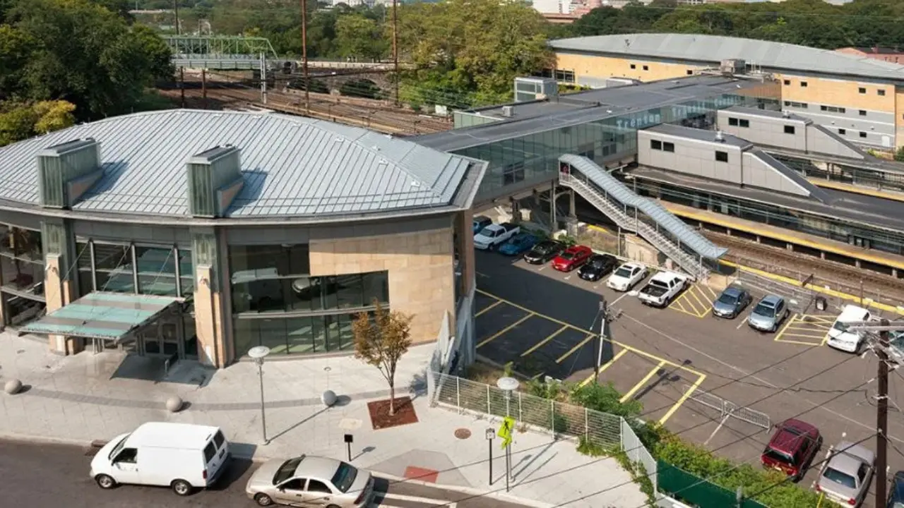 Amtrak Train Station Trenton, NJ (TRE)