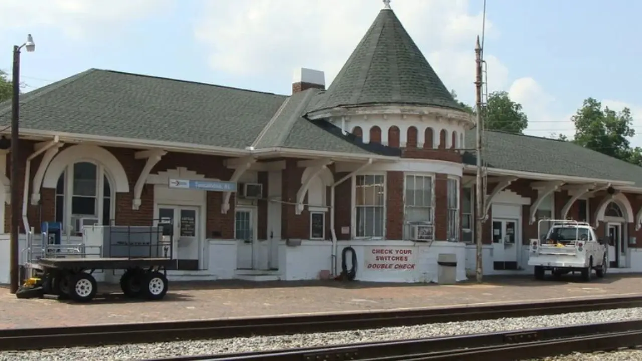 Amtrak Train Station Tuscaloosa, AL (TCL)