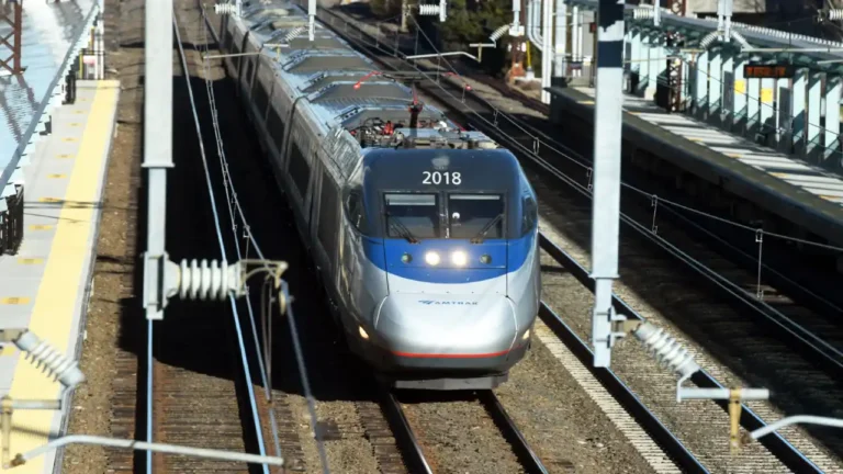 Amtrak Delays and Cancellations: Causes, Policies, and Tips
